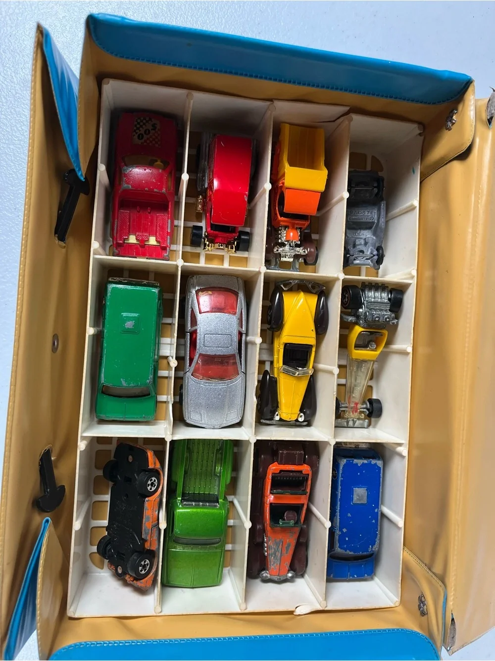 Hot Wheels 24-Car Collector's Case -cars are included